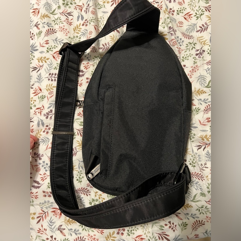 Elegant Black Crossbody Bag - Picture 4 of 4